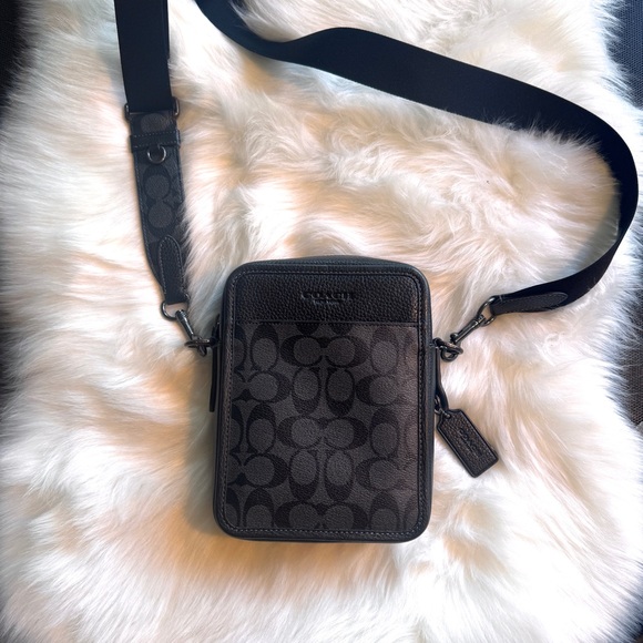 Coach Signature Black Messenger Bag - Picture 1 of 7